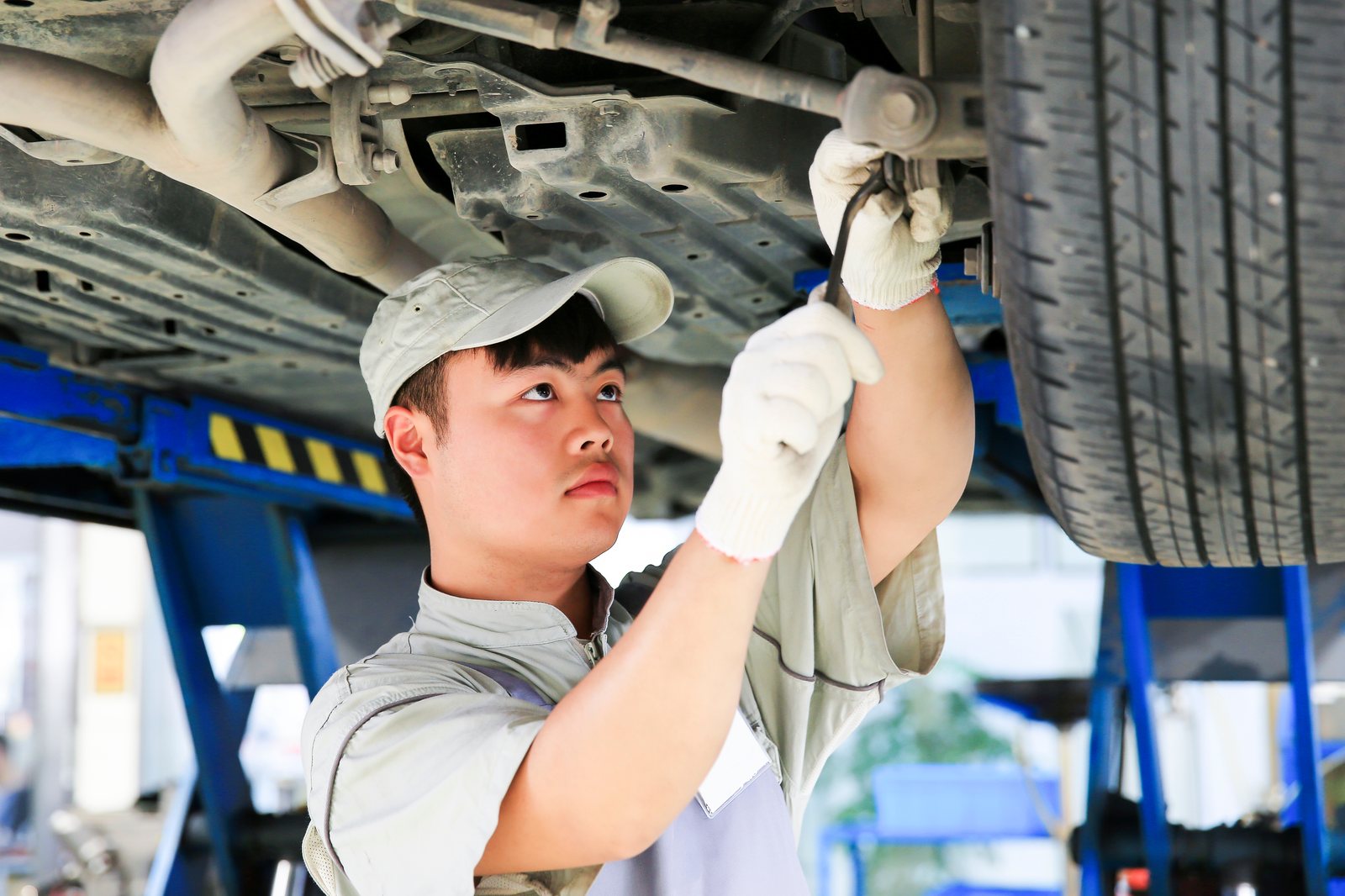 自動車整備の現場で働く外国人材